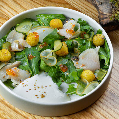 Салат с омулем малой соли, красной икрой и маринованной черной редькой в Ресторан Север по цене 640 ₽