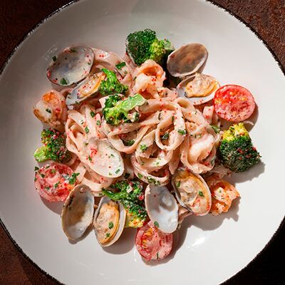 Моллюски в сливочном соусе в UMI Asian kitchen & bar по цене 990 ₽