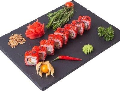 Ролл Калифорния с лососем в Суши Ё Пицца по цене 490 ₽