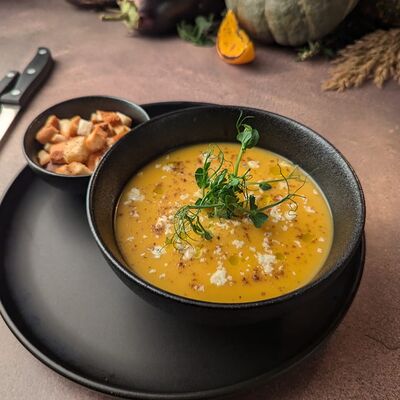 Крем-суп из тыквы с кокосовым молоком и сыром дор блю в Фаzенда на Московской по цене 460 ₽