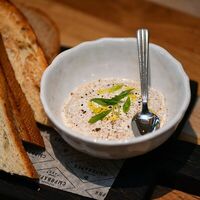 Икра щучья с хрустящими тостами в Сыроварня