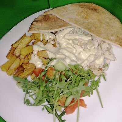 Шаверма на тарелке со свиным шашлыком в Pitstop по цене 620 ₽