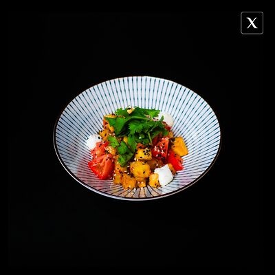 Салат с хрустящими баклажанами в Хука Холл по цене 770 ₽