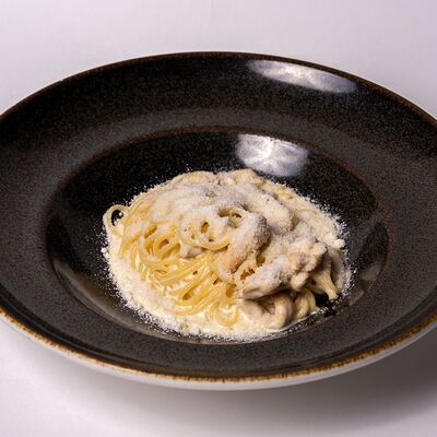 Спагетти с курицей в сливочном соусе в Голый повар по цене 490 ₽