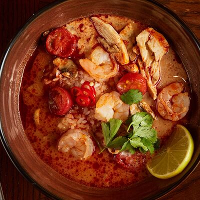 Том Ям с курицей и креветками в Рамен с уткой по цене 1090 ₽