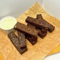 Гренки чесночные с пармезаном в The FOREST restaurant
