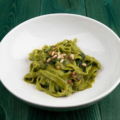 Тальятелле, шпинат, кедровые орехи в Solar Bistro по цене 480 ₽