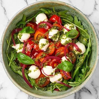 Капрезе с моцареллой в Mikemolly по цене 700 ₽