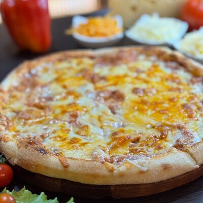 Пицца Четыре сыра в G-food по цене 650 ₽