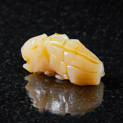 Суши Гребешок в Kappou Hiroki Arakawa по цене 650 ₽