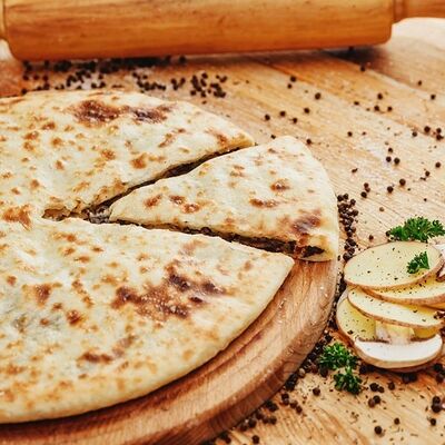 Осетинский пирог с картошкой и жареным луком в Осетинские пироги от Забавы по цене 1000 ₽
