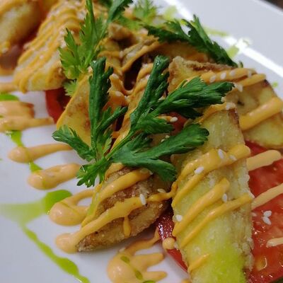 Салат с хрустящим баклажаном в Smart Cafe по цене 700 ₽