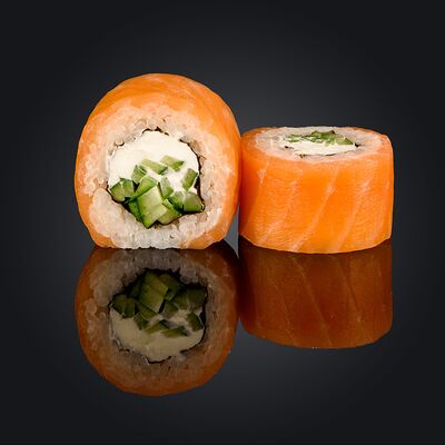 Ролл Филадельфия с огурцом в Фудзи Суши по цене 800 ₽