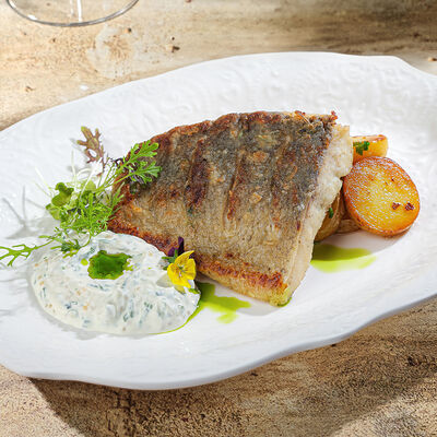 Стейк из муксуна с молодым картофелем в Ива по цене 1535 ₽