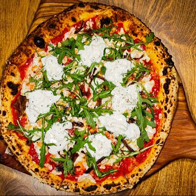 Пицца с рваной говядиной и страчателлой в Траттория медичи по цене 1200 ₽