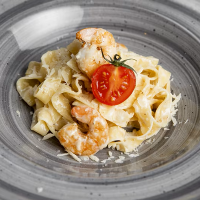 Паста с креветками и томатами в Панда Бистро по цене 633 ₽