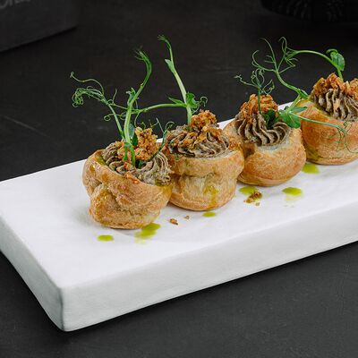 Профитроли с кремом из трех видов грибов в Интонация по цене 880 ₽