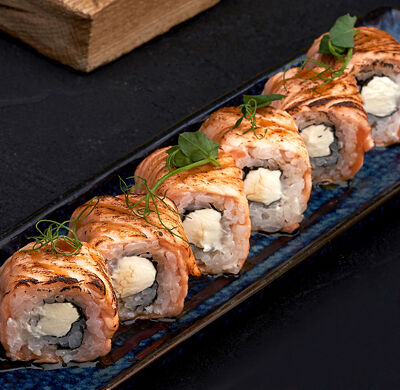 Филадельфия с опаленным лососем в Mojo по цене 620