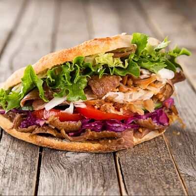 Шаурма в пите куриная в Гастроарт по цене 590 ₽