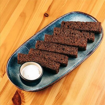 Чесночные гренки со сливочным соусом в Наше место по цене 520 ₽