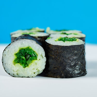 Ролл маки с чукой в Русалочка любит суши по цене 210 ₽