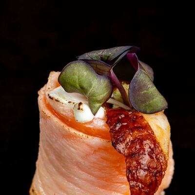 Суши в лососе, опаленные с угрем в Джонга по цене 250 ₽