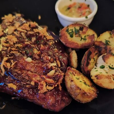 Свиные ребра с бейби картофелем в Рюмочная Prolive по цене 790 ₽