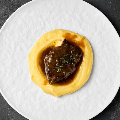 Телятина Бургонь в соусе демиглас с картофельным кремом в Urartu по цене 880 ₽