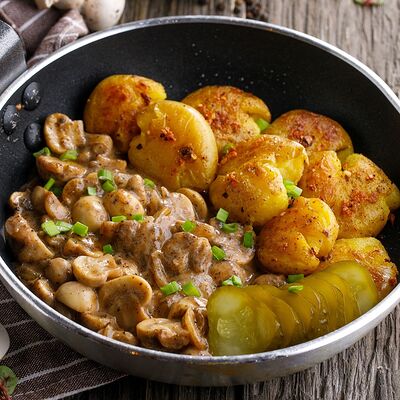 Грибы по-строгановски с мятым картофелем в ЛарисуВаннуХочу по цене 630