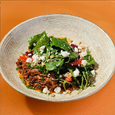 Салат с уткой, свеклой и облепиховым соусом в Lobby по цене 950 ₽