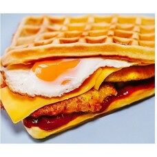 Классические вафли с курицей, яйцом и сыром в Маленькая Флоренция по цене 454 ₽