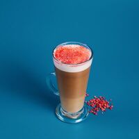 Латте банановый с земляникой в Arctic Coffee
