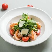 Руккола и креветки в Food tasty cafe