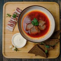 Борщ с говядиной в Вкус кафе
