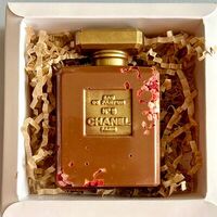 Chanel №5 Духи из молочного шоколада ручной работы в Chocowell клубника в шоколаде