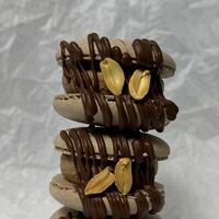 Макарон сникерсв Coffee land bbt