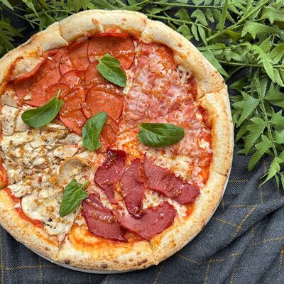 Пицца Мясной пир в Корица по цене 725 ₽