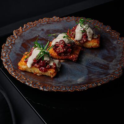 Тартар из говядины на хашбрауне в Inside по цене 630 ₽