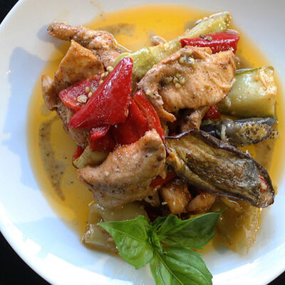 Курица с овощами в Джон Вкусный по цене 24000 ₽