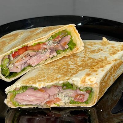 Завертон с ветчиной в Булка и Мясо по цене 430 ₽