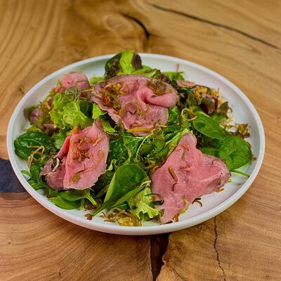 Салат с ростбифом в Pandora по цене 840 ₽