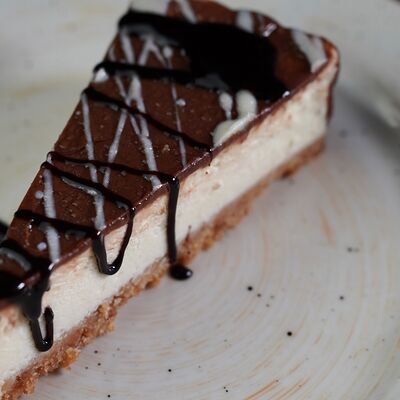 Чизкейк Сливочно-шоколадный в Рандеву по цене 330 ₽