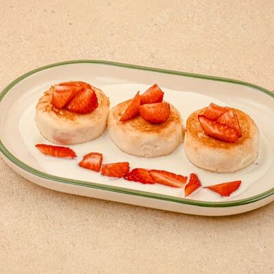 Сырники со сметанным соусомв Хачапури: выпечка & вино по цене 590 ₽