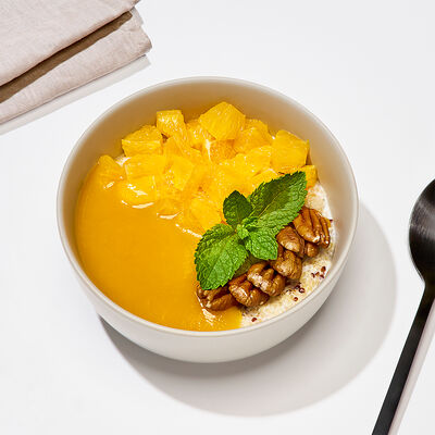 Гавайская каша из киноа с манго и орехом пекан в Много лосося по цене 370