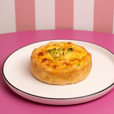 Киш с форелью и брокколи в Муза по цене 430 ₽