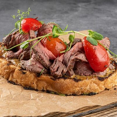 Брускетта с ростбифом в Duran Bar & Grill по цене 239