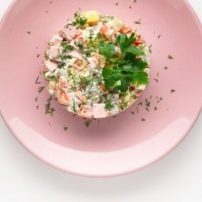 Салат Оливье в КинзаЗа по цене 270 ₽