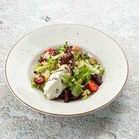 Салат со свеклой и мягким сыром в The Kitchen