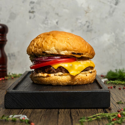 Бургер с мраморной говядиной в Козловна по цене 930 ₽