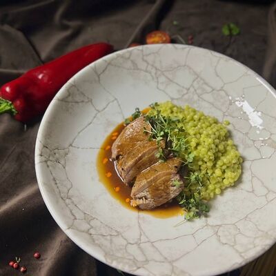 Утиная грудка с птитимом и демигляссе Я в Пражский по цене 690 ₽